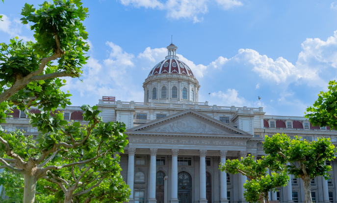 ɽ��ʥ����óְҵѧԺ2025���＾�˲���Ƹ��