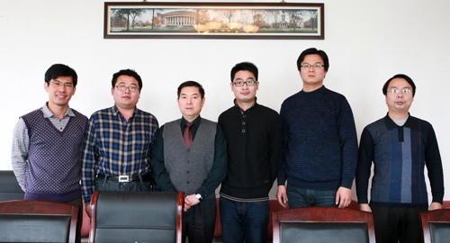 副校长吉姆教授在动员会后和相关人员合影